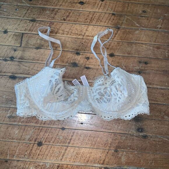 Victoria’s Secret Dream Angels lacy push up without padding 32D bra - Picture 1 of 3